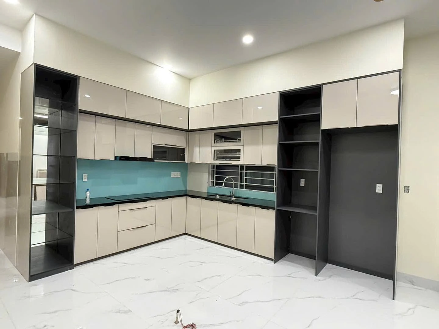 Tủ Bếp Nhôm Cánh Kính XingFa 2026